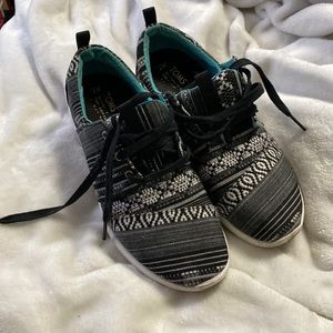 Toms tennis shoes
